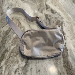 Lululemon Everywhere Belt Bag in Opal White
